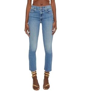 MOTHER The Mid Rise Dazzler Ankle Fray Size 30 in Reading by the Pool